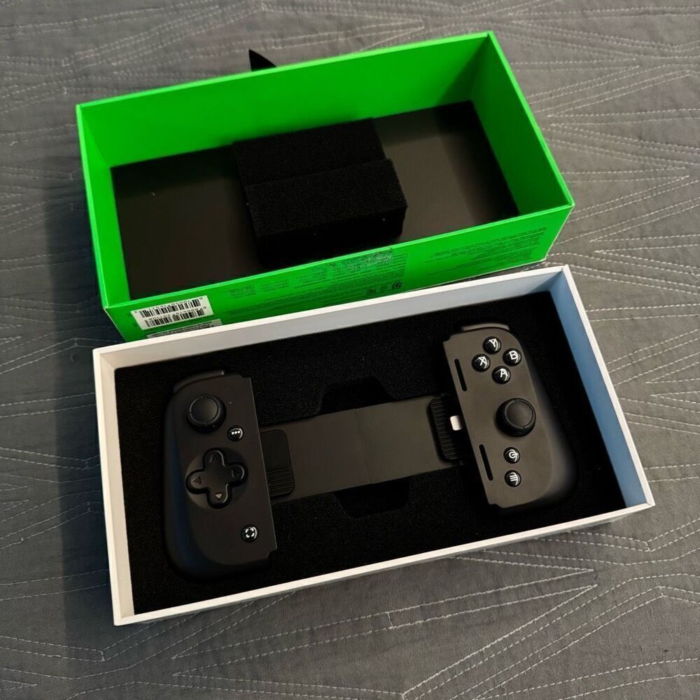RAZER KISHI V2 - Universal Mobile Gaming Controller for IPhone - LIGHTNING - Picture 2 of 7
